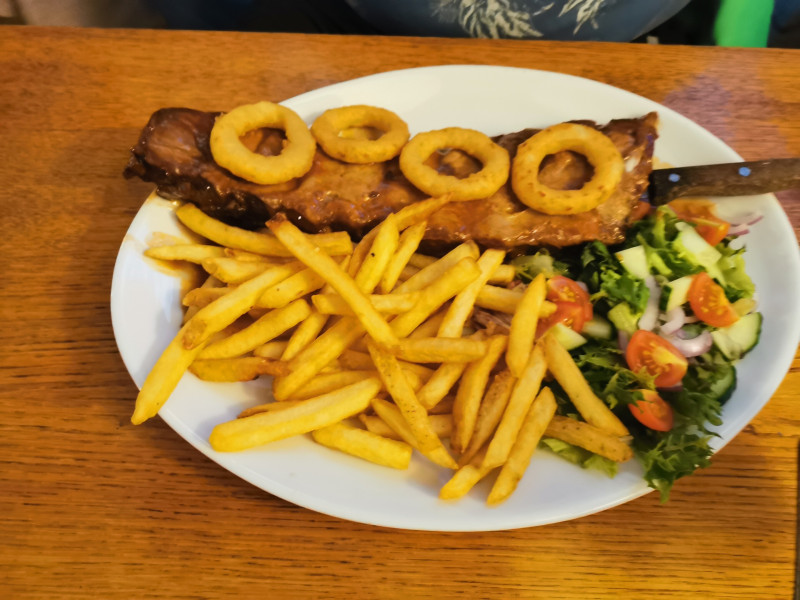Cozy Pub Hub: Beaches & Family Fun