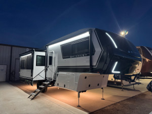 Gated Urban RV Camping Retreat - Photo 2