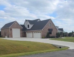 Serene Suburban Retreat - Photo 2