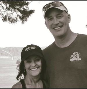 Secluded Lakeside Retreat - Photo 2
